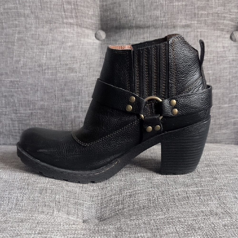 Black Ankle Heeled Boots Leather Cowboy Style size 9 Like New